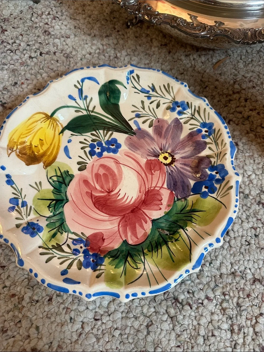 Italian Renaissance Revival majolica plates featuring the famous Nove Rose